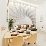 דירה Pastel Paradise With A Ray Of Sunshine