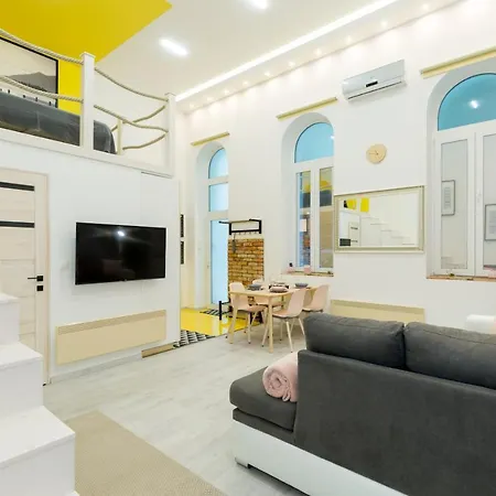 Pastel Paradise With A Ray Of Sunshine Apartmán